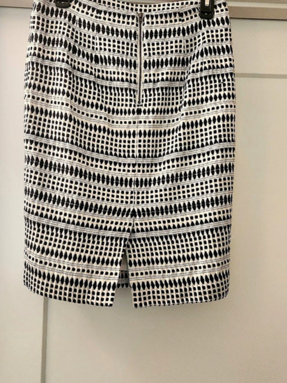 LOFT Geometric Mini Skirt in Black & Cream Size 4